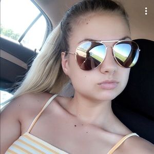 Meet your Posher, Christina